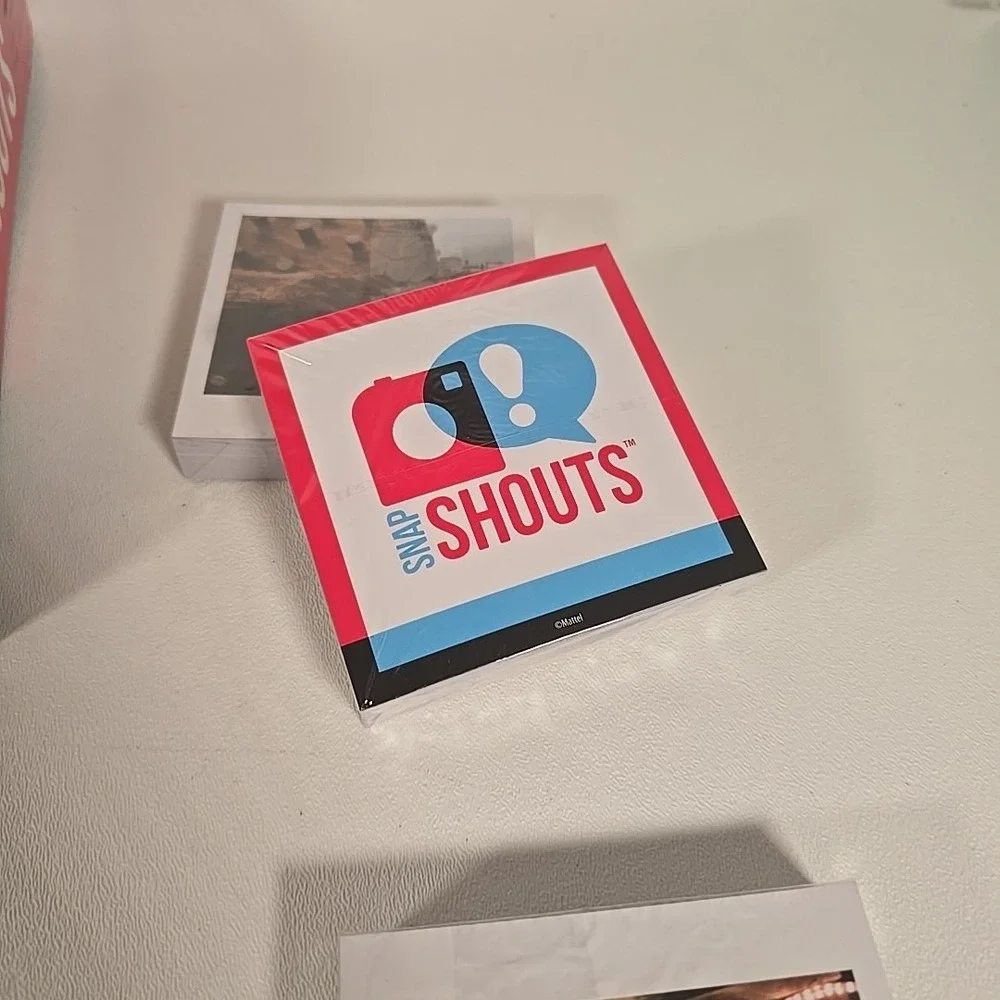 SNAPSHOUTS Very Verbal Party Game 8+, 3-6 Players‎ Word Picture Match